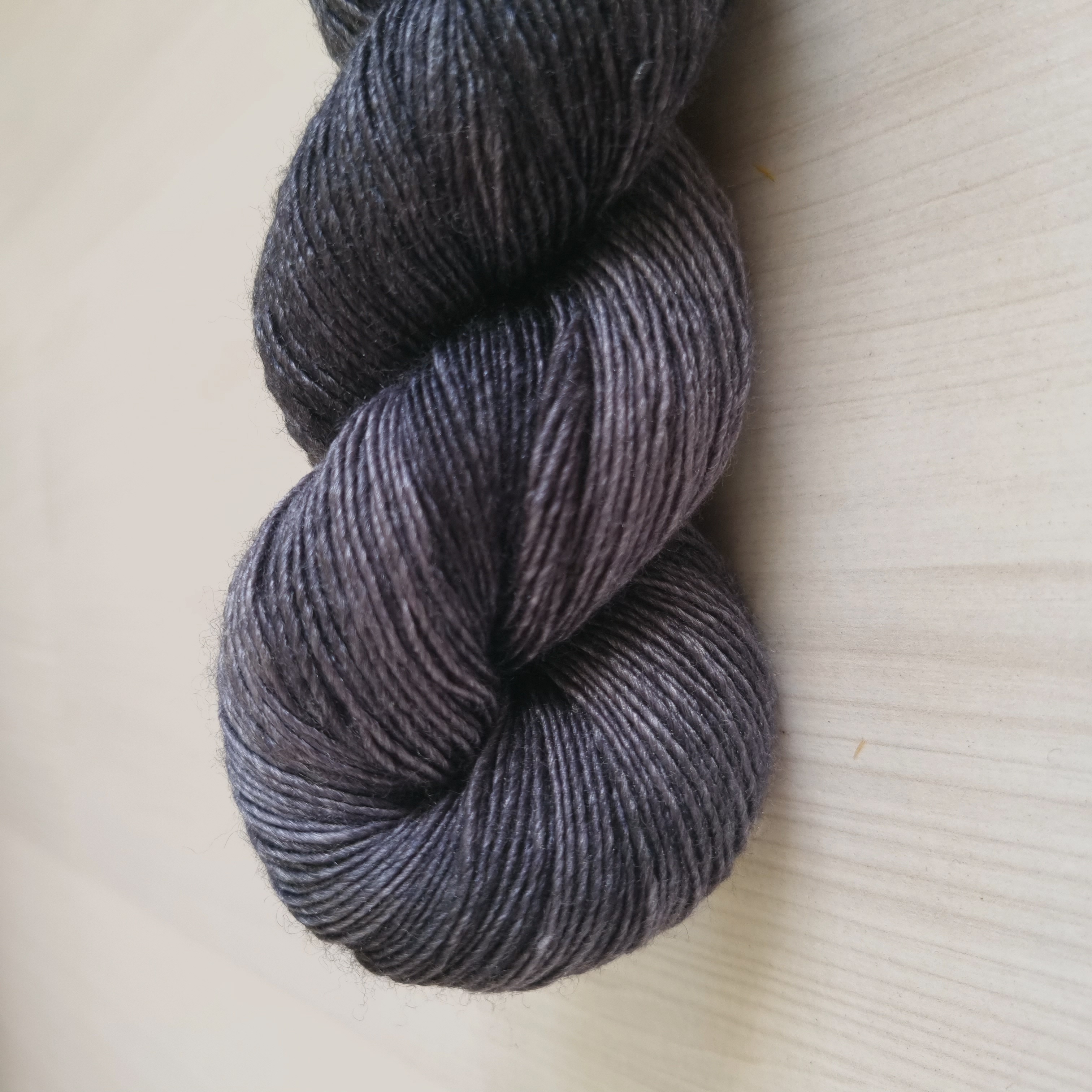 Emelilyknits Dreamy Silk 100g  Ghost