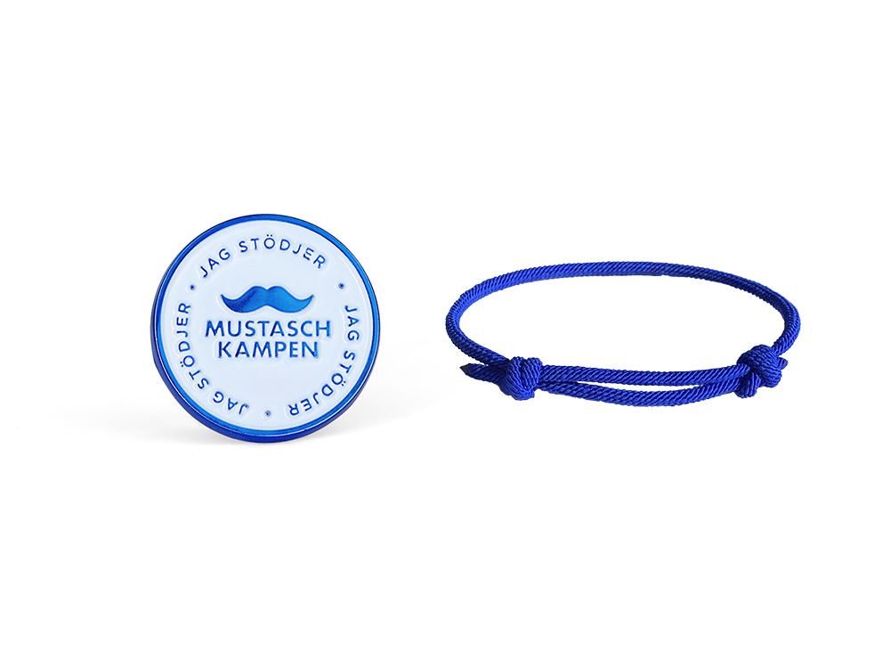 Rund mustaschkampenpin och ett blått armband