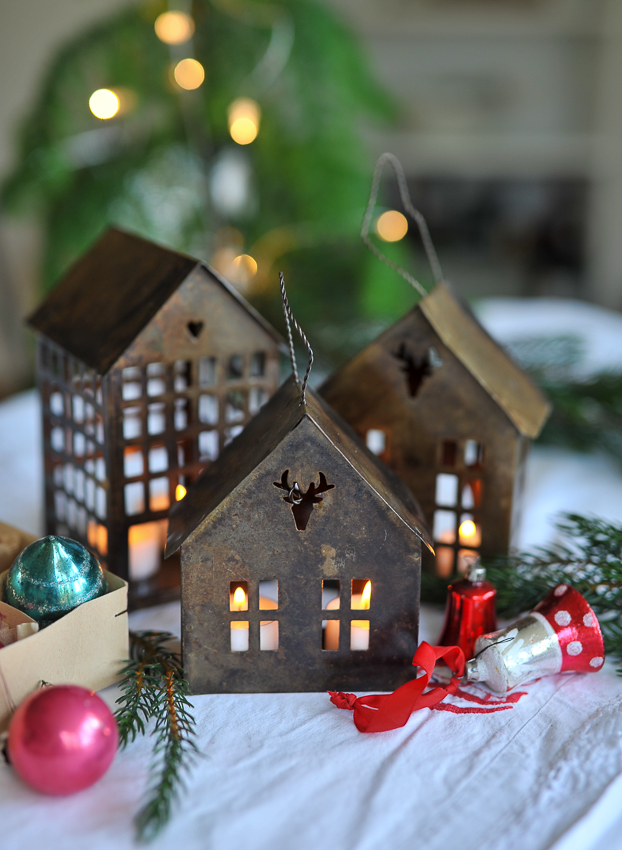 House - Tin house with hanger - Brown - 7x8x5 cm - 2