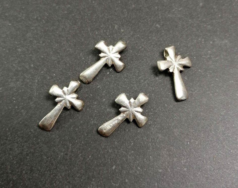 Mini Silver Kors