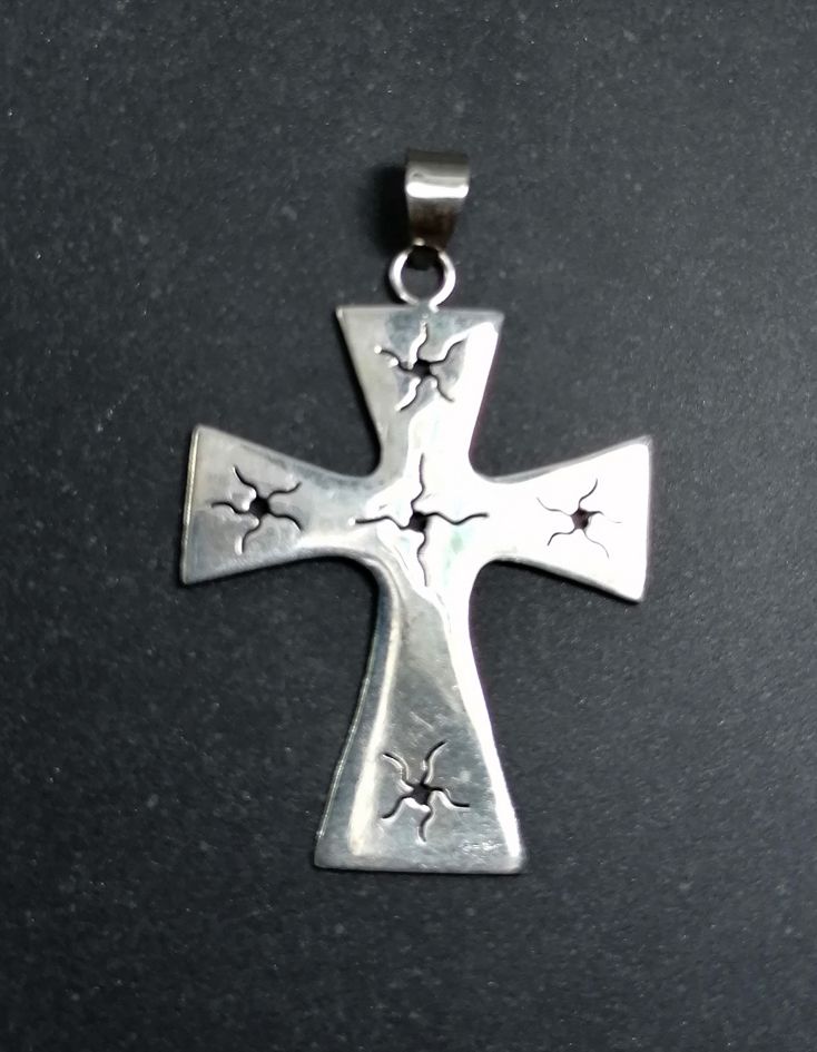 Silver Kors  med graverat mönster