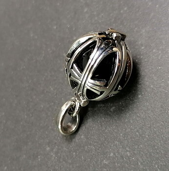 Silver Kors  Klot med Svart Onyx Kula