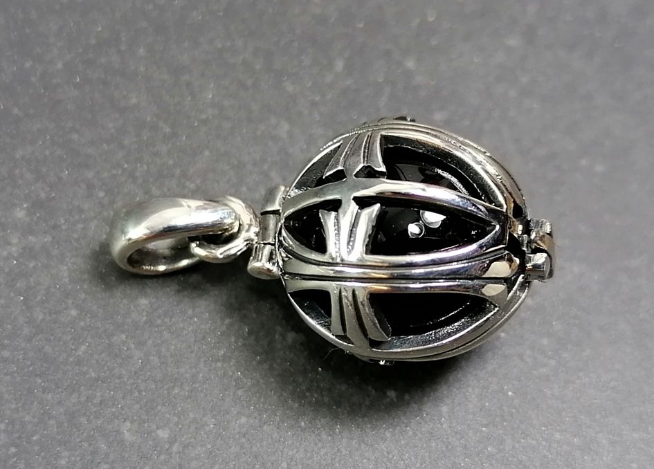 Silver Kors  Klot med Svart Onyx Kula