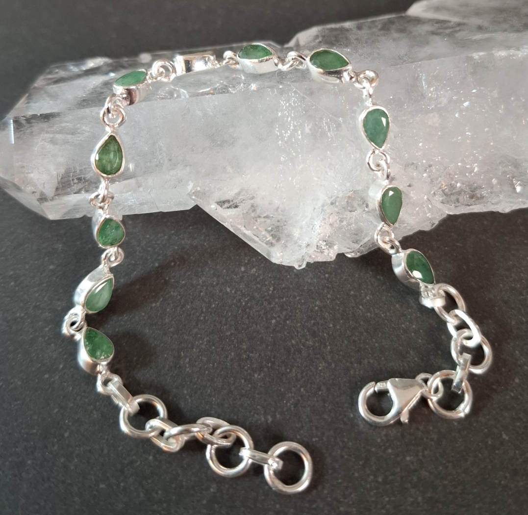 Silverarmband med Smaragd