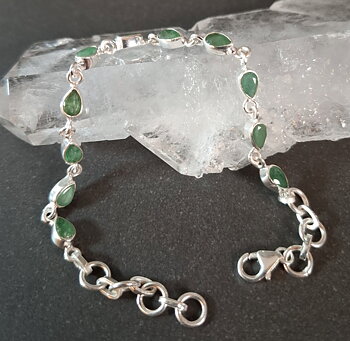Silverarmband med Smaragd
