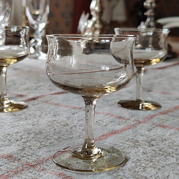 Gultonat sherryglas
