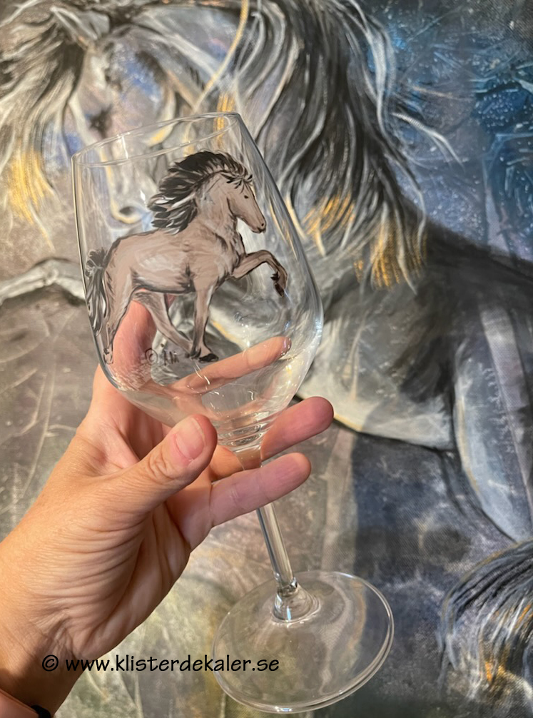 Redvine glass Art by Åsa Myrsten Icelandic horses. - 2