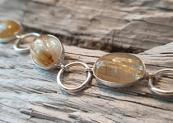 Armband med rutilkvarts oval och mellanringar, förlängningskedja. 925-silver