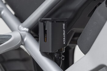 Brake reservoir guard