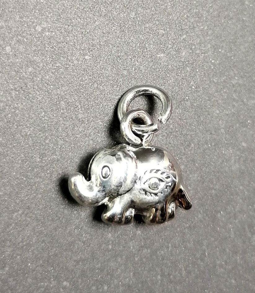 Mini Elefant Hänge i Sterling silver 