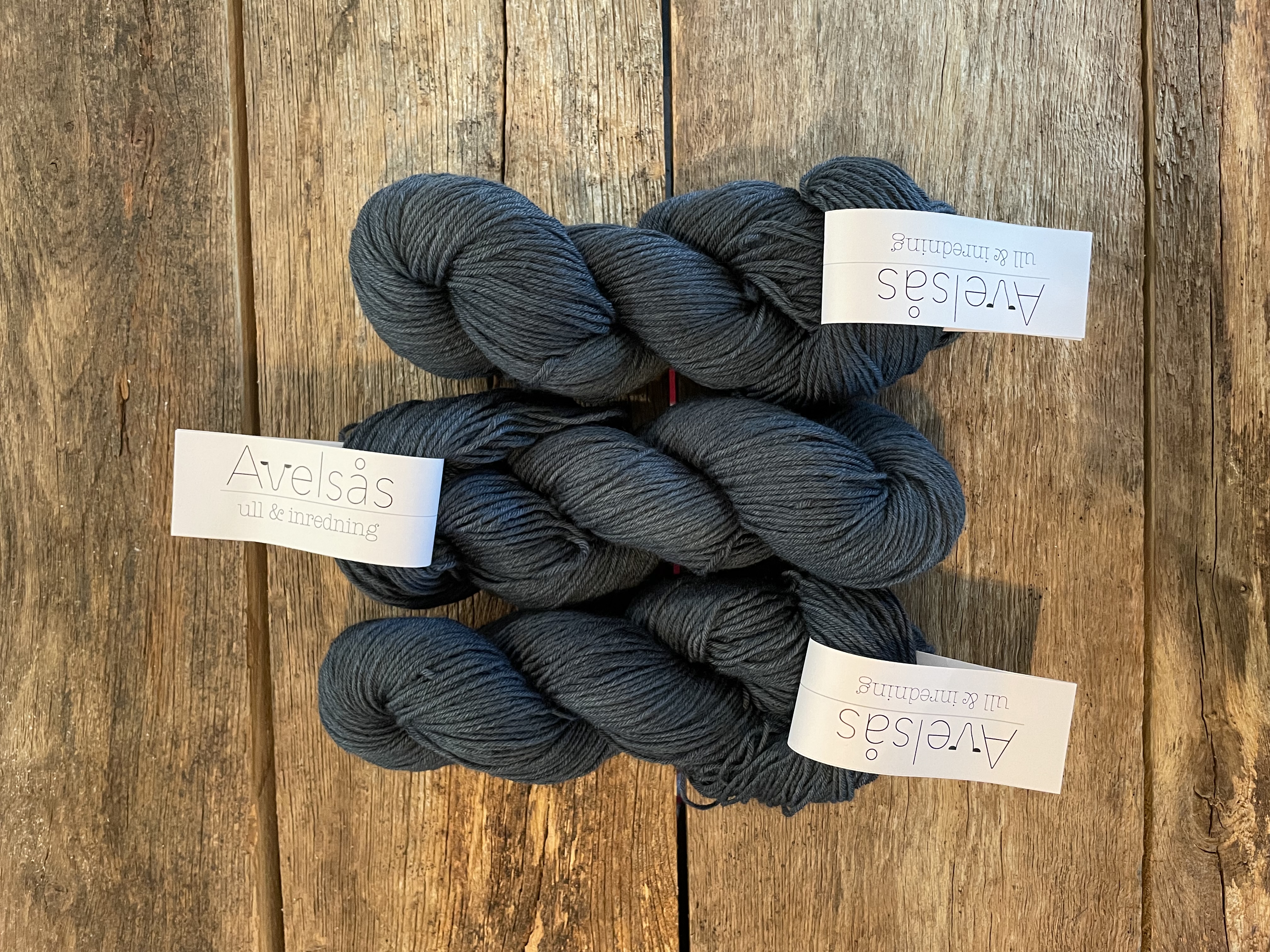 Merino yarn dark misty blue 400m