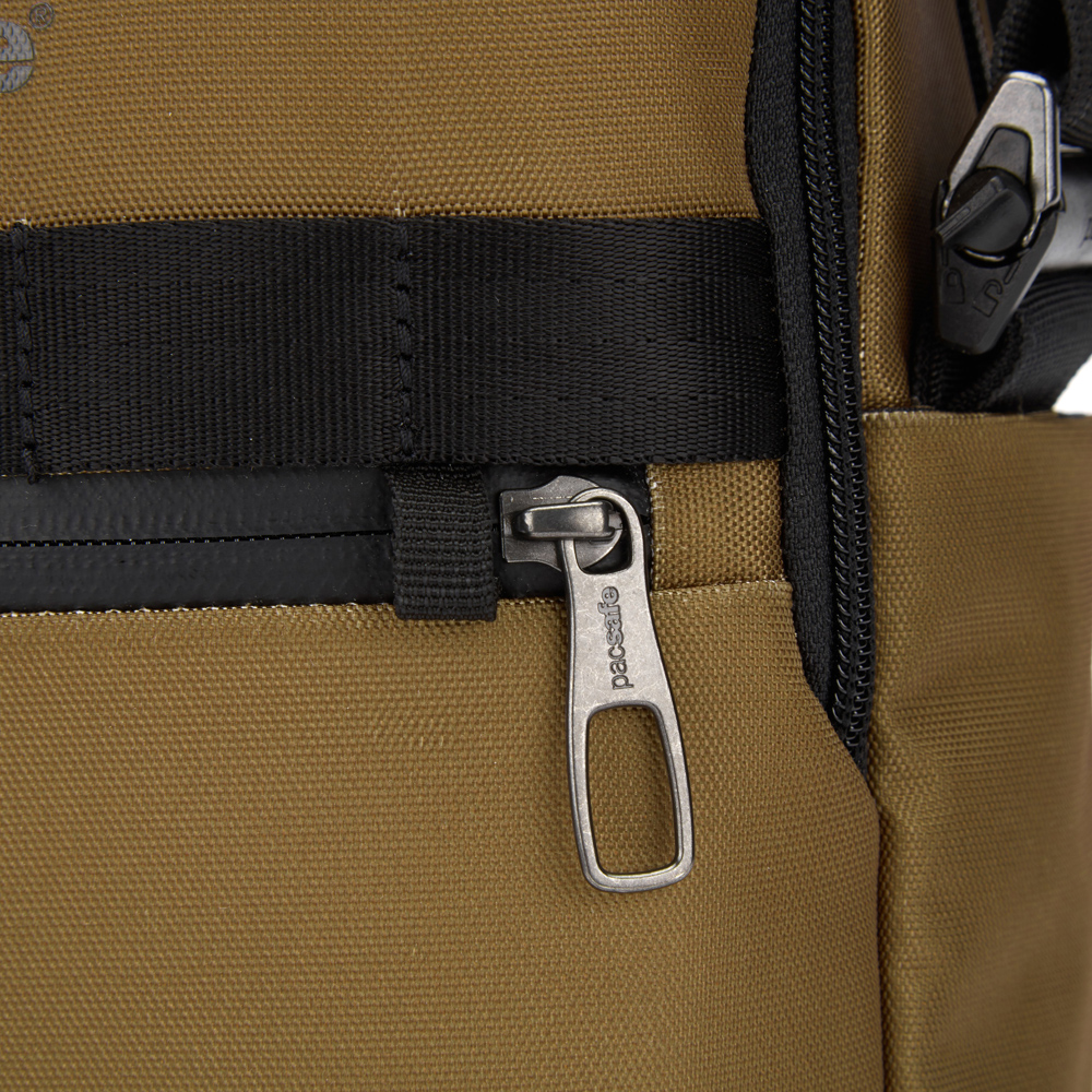 Stöldsäker väska - PACSAFE Metrosafe X Vertical Recycled Crossbody Bag Tan - 8