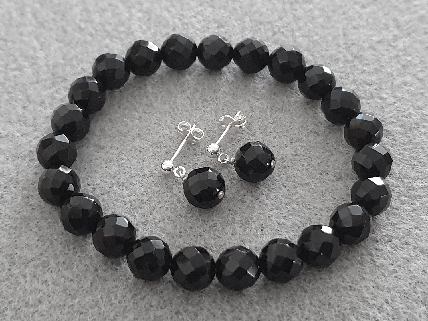 Set of bracelets and ear studs faceted black onyx 8mm, 925-silver