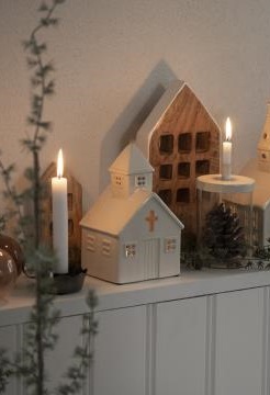 Huslykta - Lykta Kyrka - Vit - Keramik - 21x12,5 cm - 5