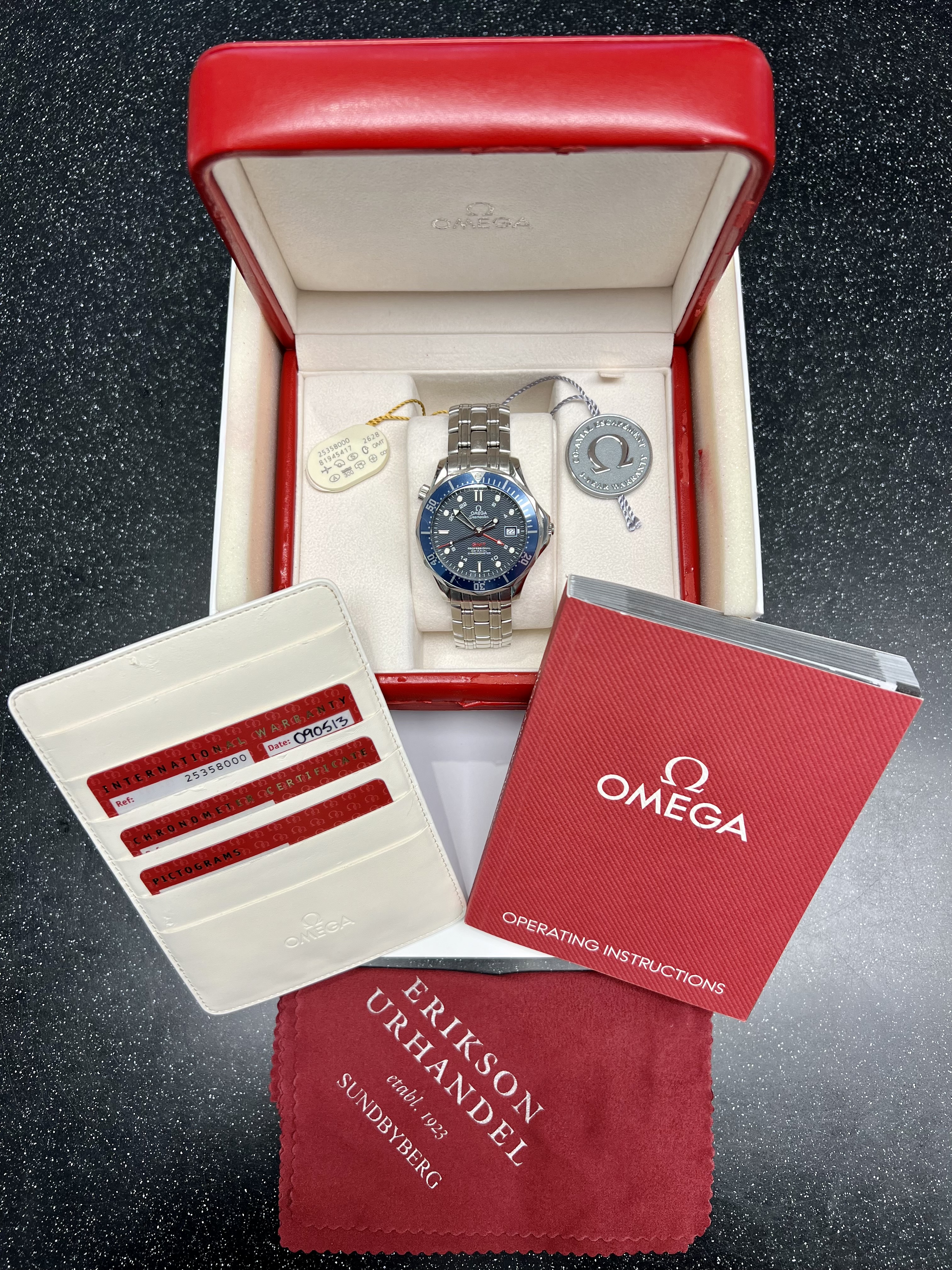 SÅLD 21 november 2022 för 30.000:- Omega Seamaster 300M GMT 41 mm Blå - 2