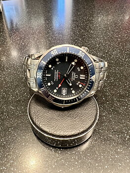 SÅLD 21 november 2022 för 30.000:- Omega Seamaster 300M GMT 41 mm Blå