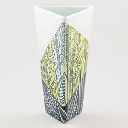 Lars Thorén (Triangla 1954) Geometric Vase with Stylistic Plant Decor 20 cm