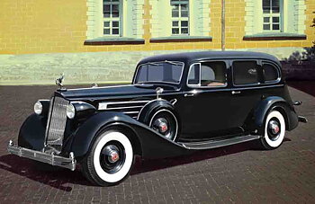 1/35Packard Twelve (Model 1936), WWII Soviet Leaders' Car with Passengers (5 figures)