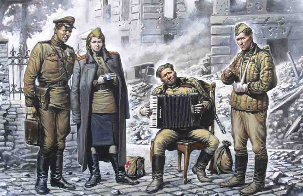 1/35 May 1945 (4 figures - 1 officer, 2 soldiers, 1 military servicewoman)