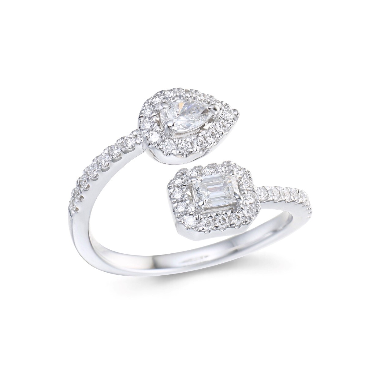 DIAMOND EMBRACE RING