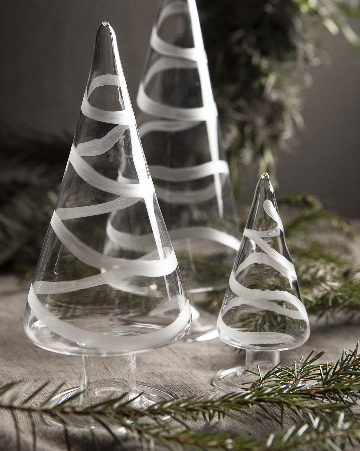 Granbo - Gran - Julgran med frostade girlanger - Klarglas - 16x6 cm - 2