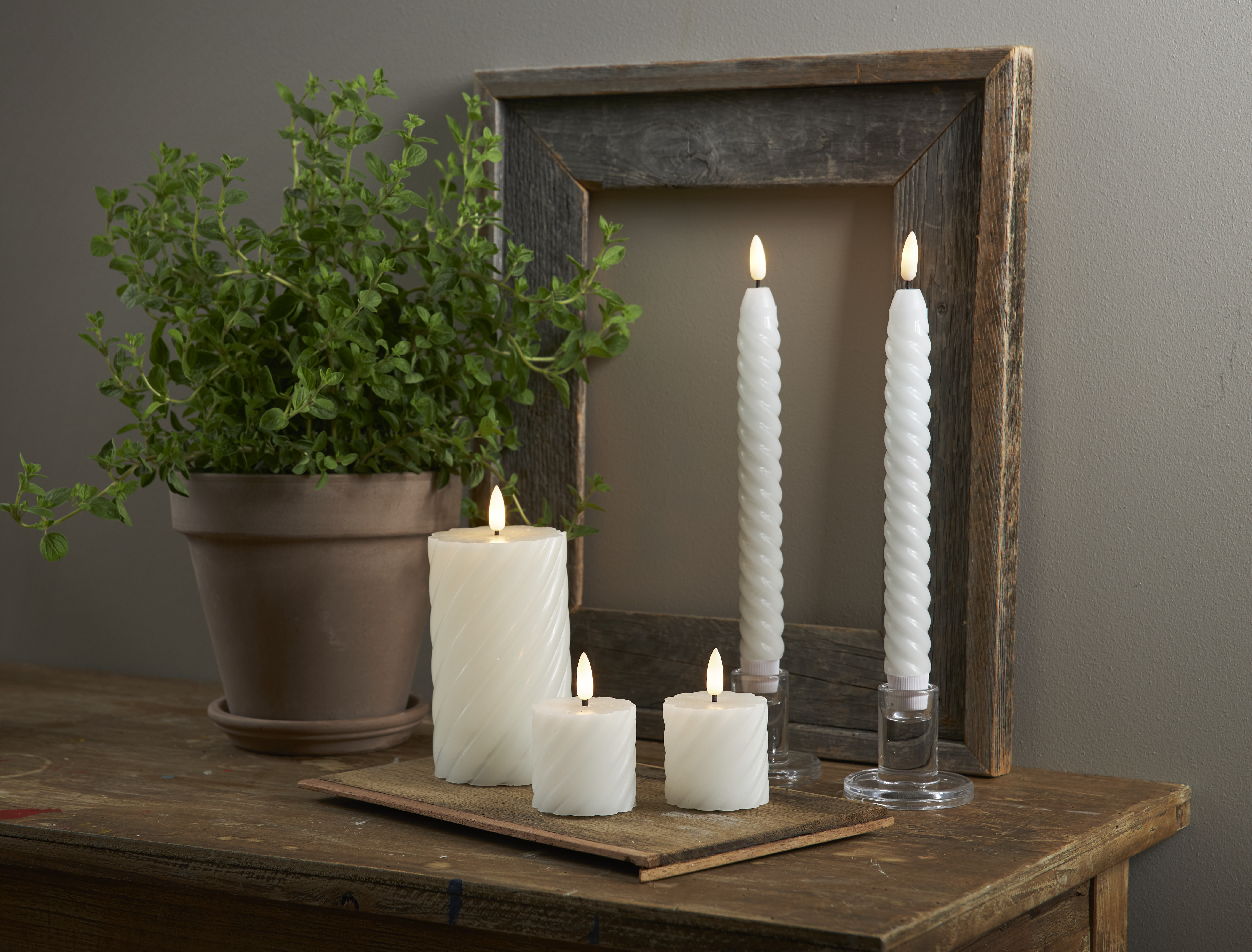 2 st antikljus twist vit vax / LED-ljus  25 cm. Batteriljus timer - 5