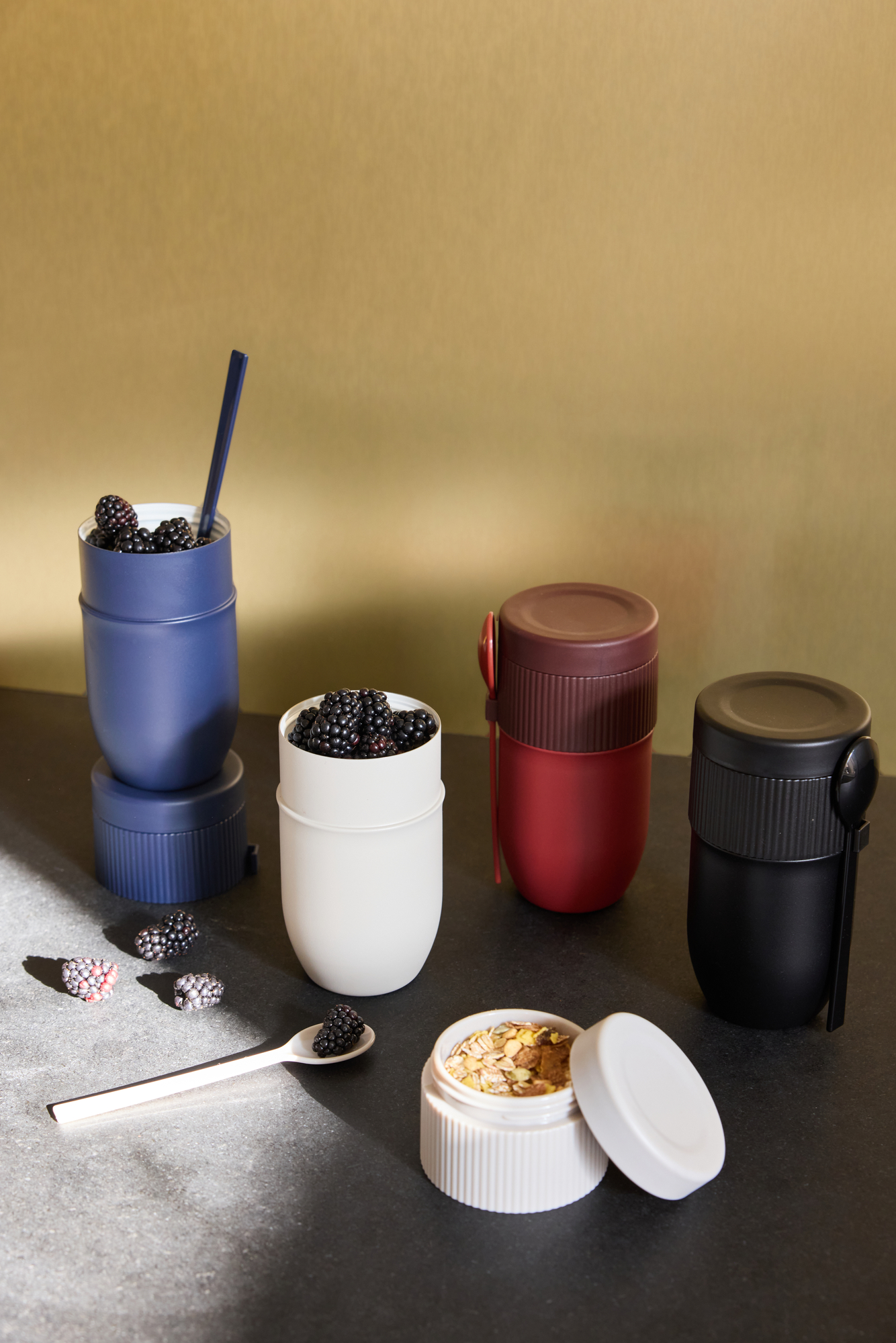 KAMPANJ: Termos yoghurtmugg Ted med sked - 4 färger - blå/beige/röd/svart