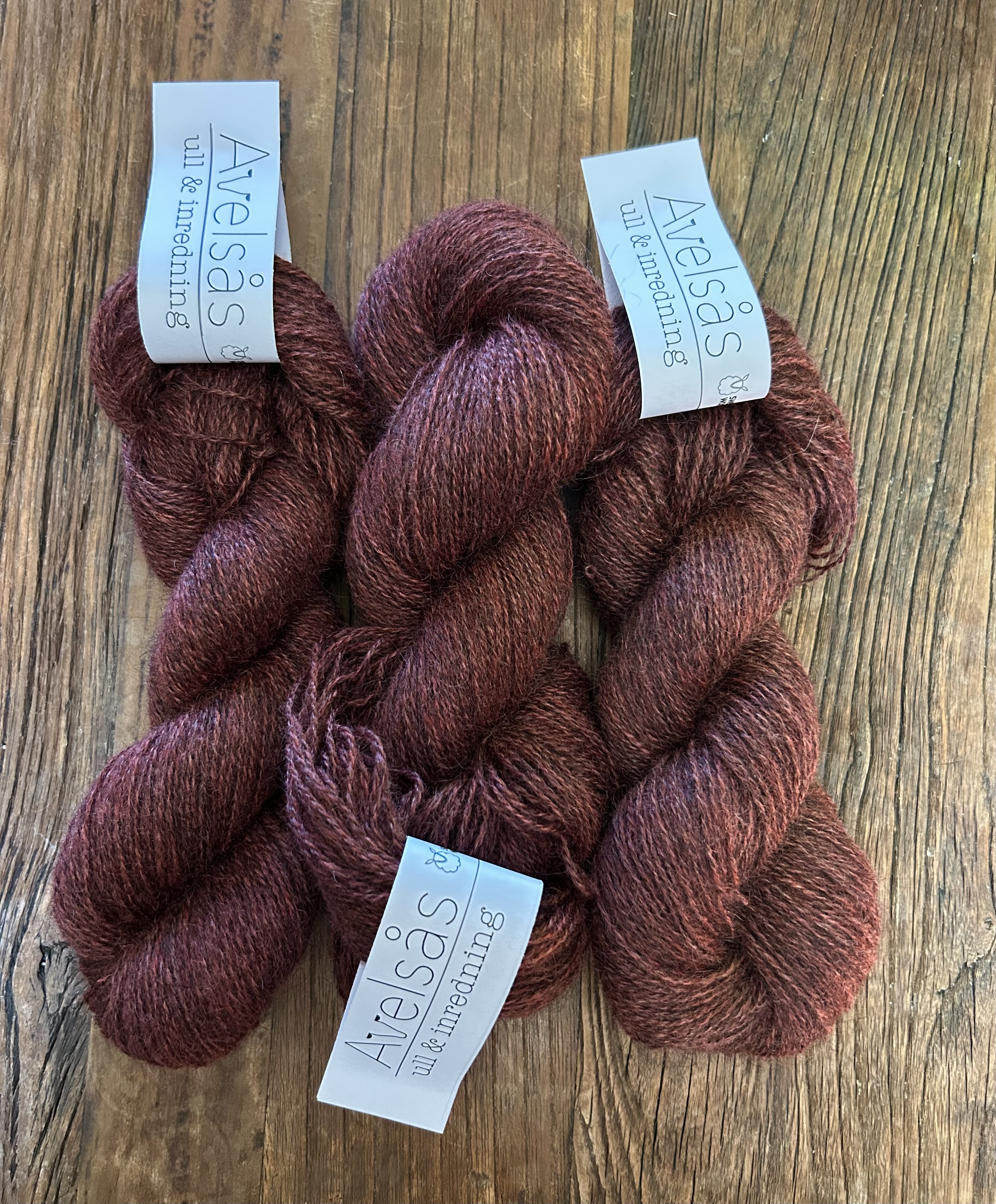 Dark palette leaf 2-thread Gotland lambswool yarn