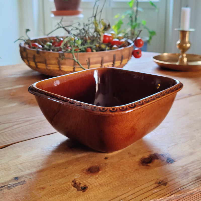 Brun form från Deco