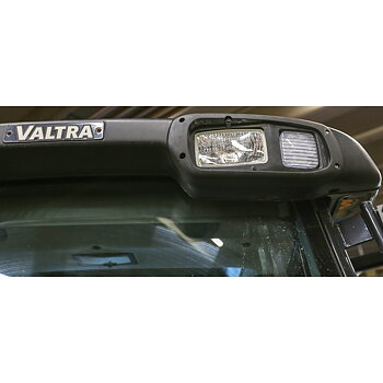 Monteringsram för arbetsljus valtra