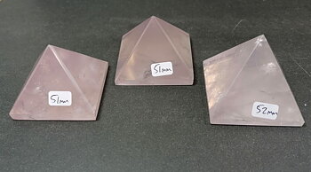 Rosenkvarts Pyramid  - AA+ kvalitet