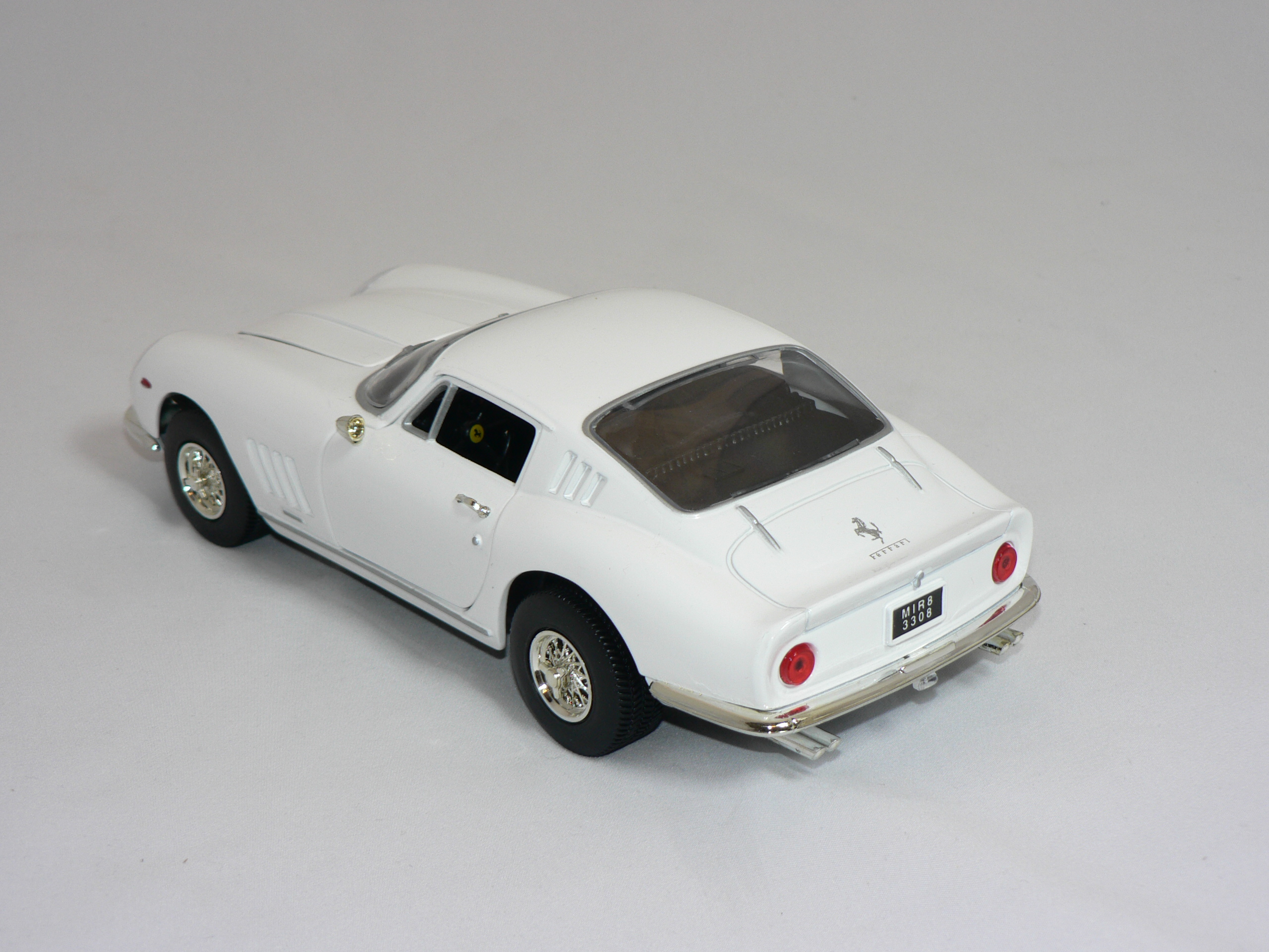 Ferrari 275 GTB 4  1966  Vit  1:18  Ertl - 2