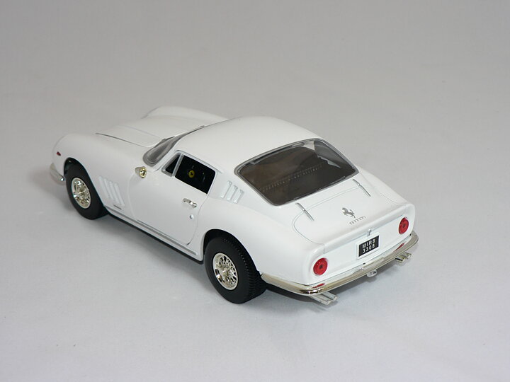 Ferrari 275 GTB 4  1966  Vit  1:18  Ertl