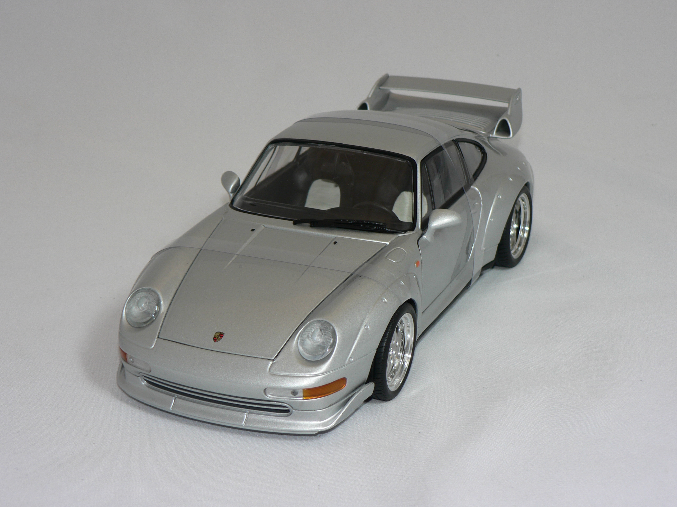 Porsche 911  GT 2  1997  Silver  1:18  UT Models