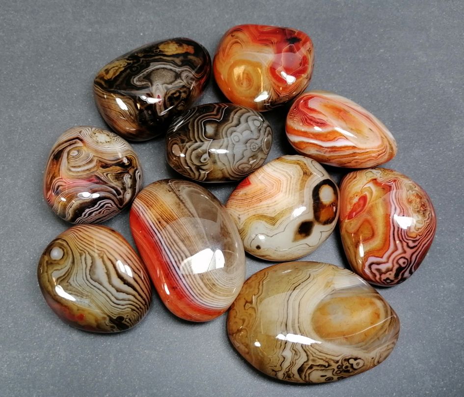 Pebbles "No Worry Stone" - Silk Banded Agat / Crazy Agat - 2