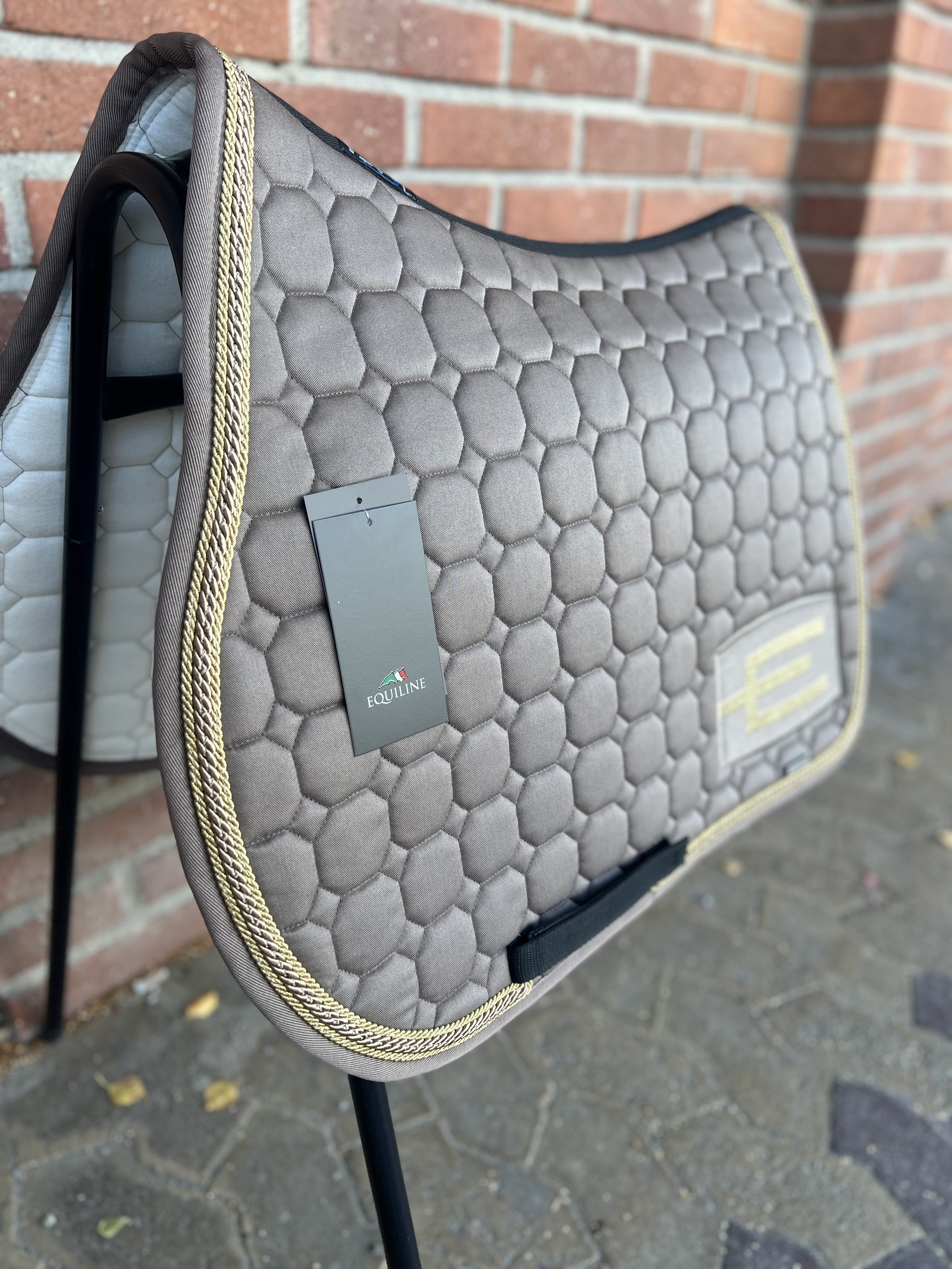 Equiline schabrak E-logga cappuccino/guld - 2