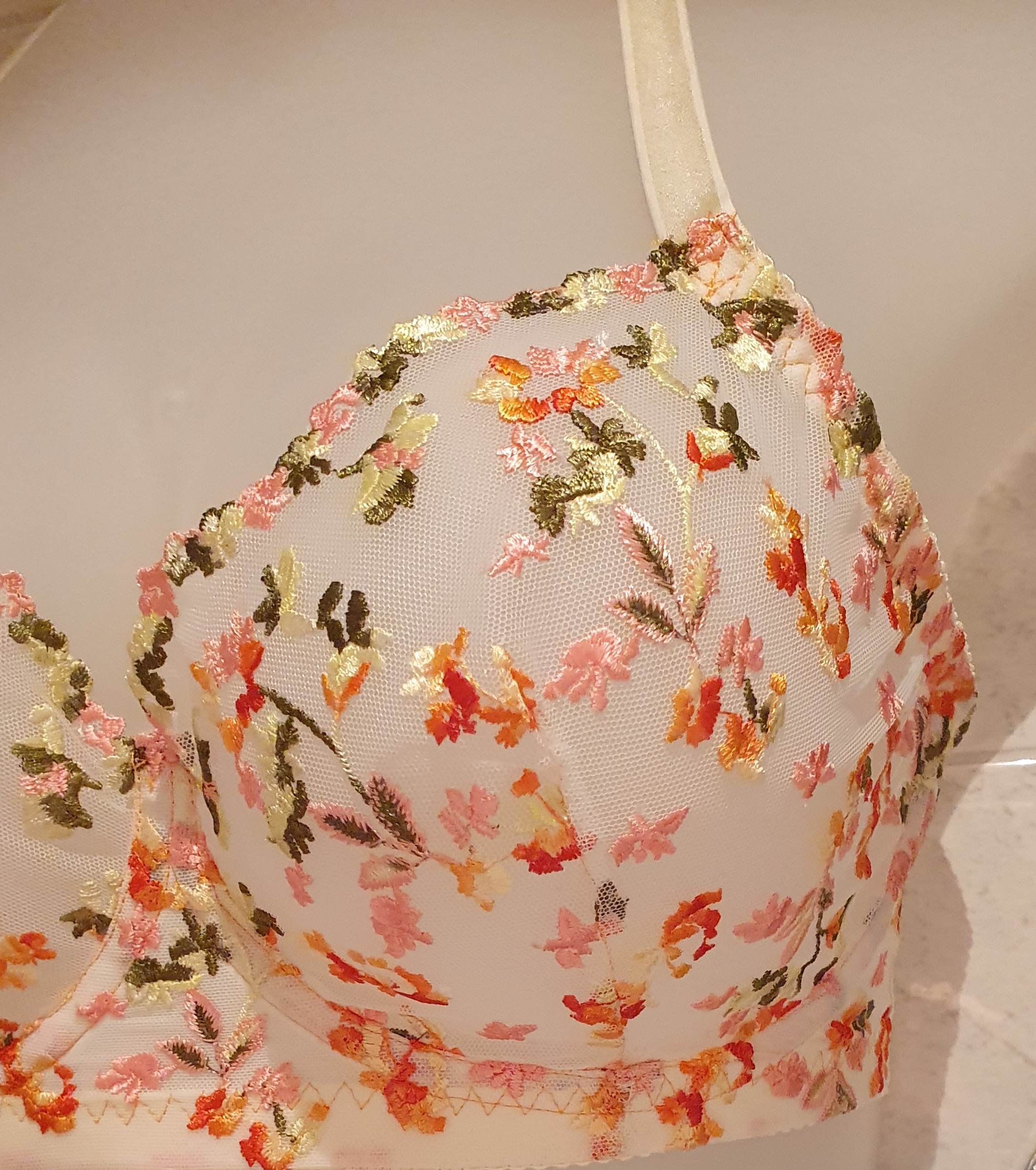 Beautiful Non-stretch lace with small flowers in orange, Ivory, pink &  green - 22 cm - 3