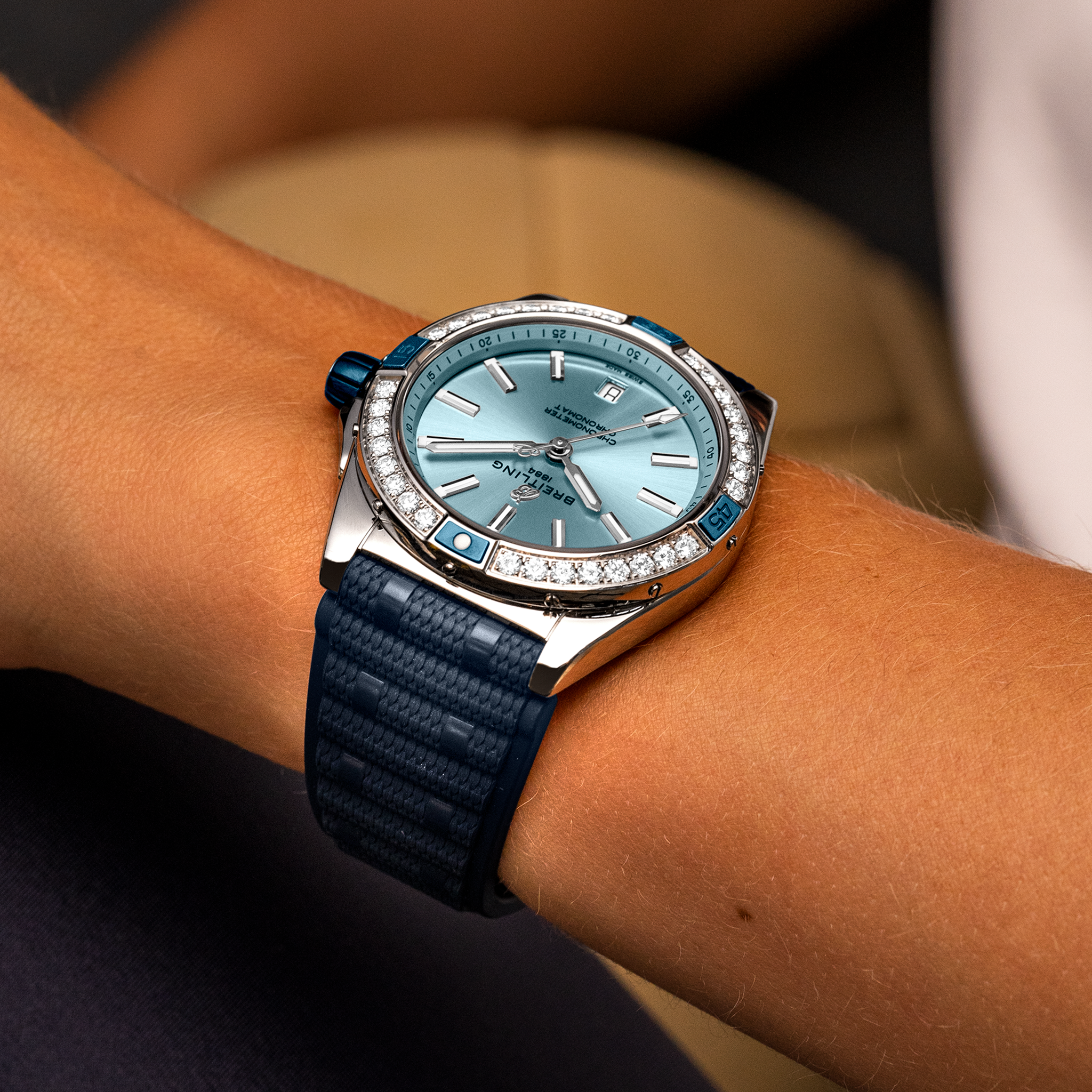 A17356531C1S1 Breitling Super Chronomat 38 isblå gummiband