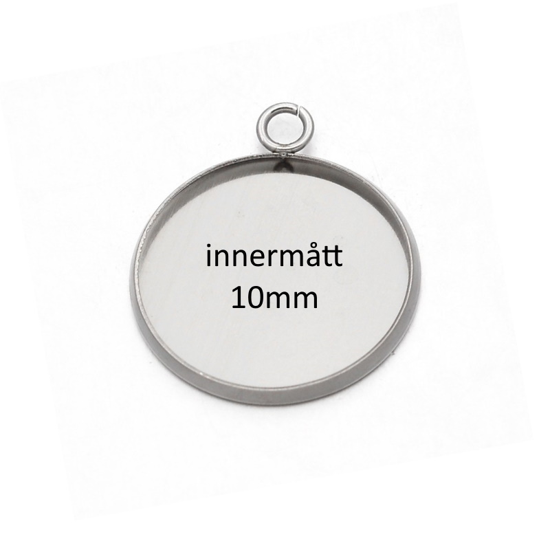 Runt cabochonfäste i antiksilverfärgat rostfritt stål med 10 mm innerdiameter, visat mot ljus bakgrund.