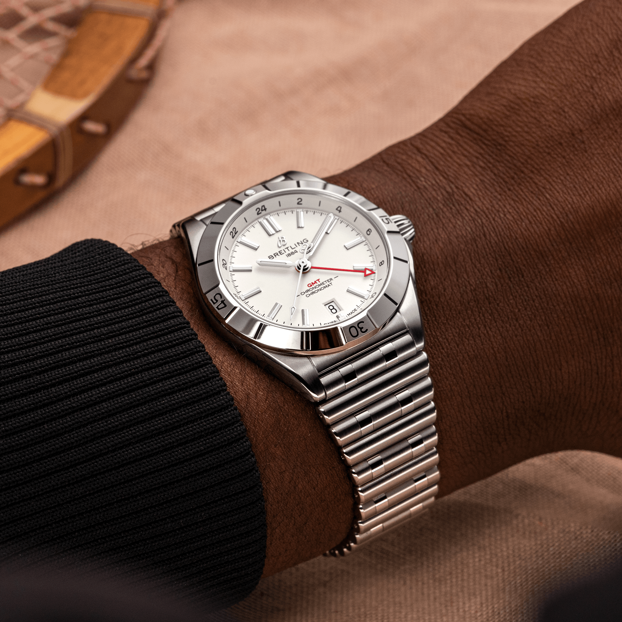 A32398101A1A1 Breitling Chronomat 40 GMT vit