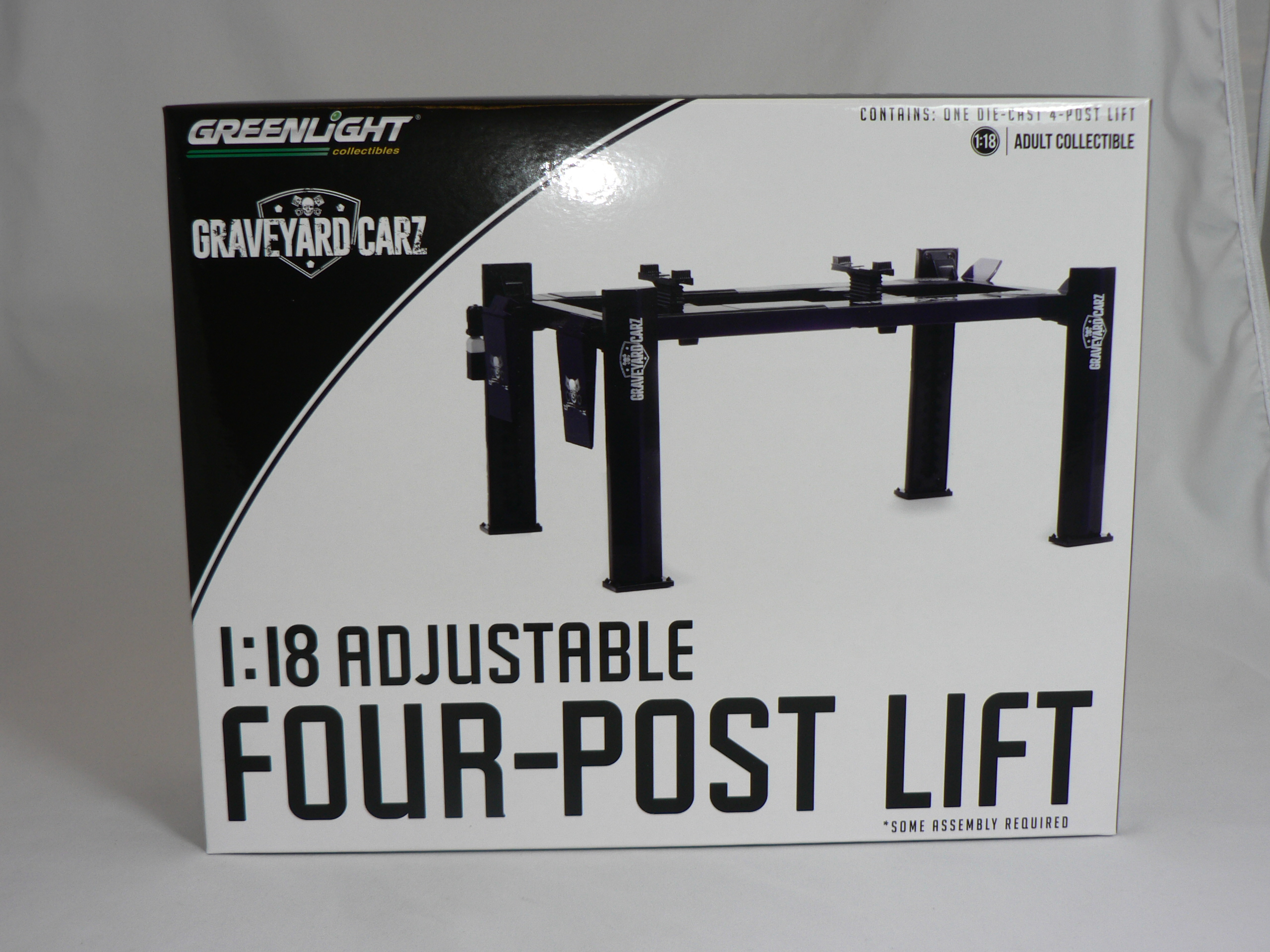 Fyrpelar Lyft  Graveyard Carz 1:18  Greenlight