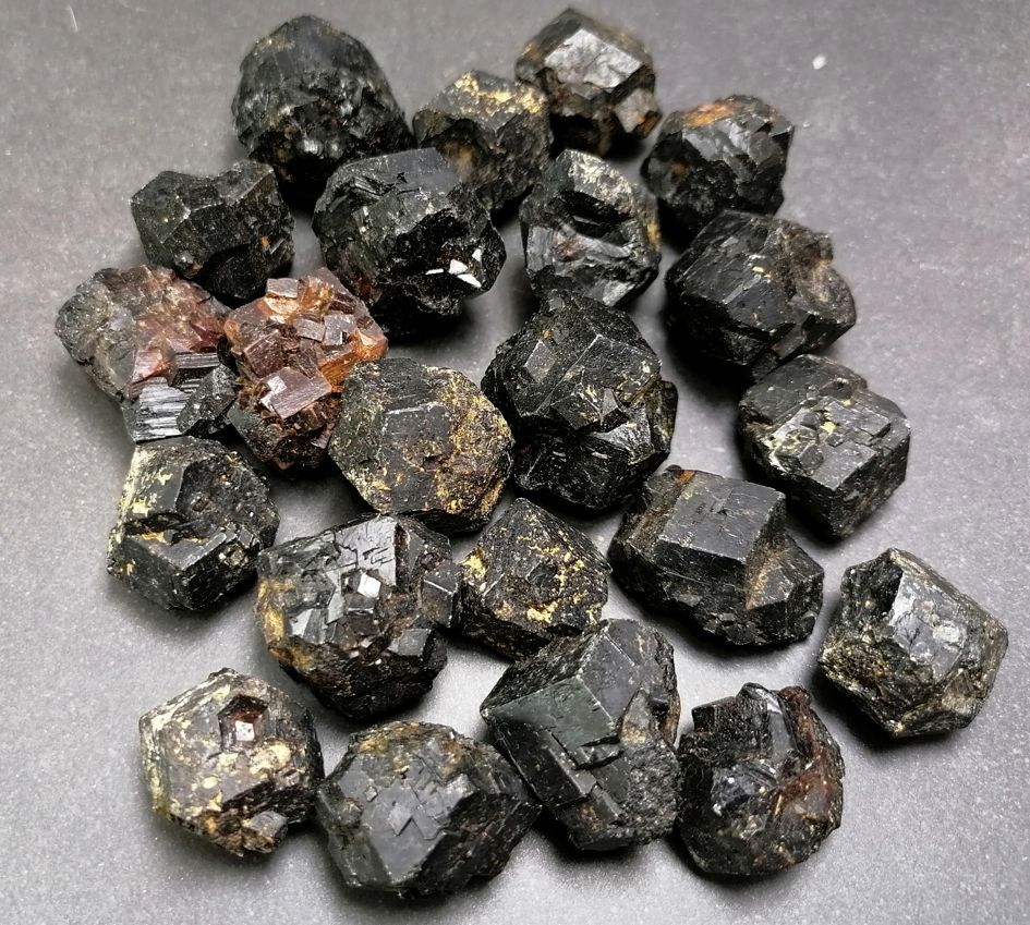 Svart Granat (Andradite)  - 4