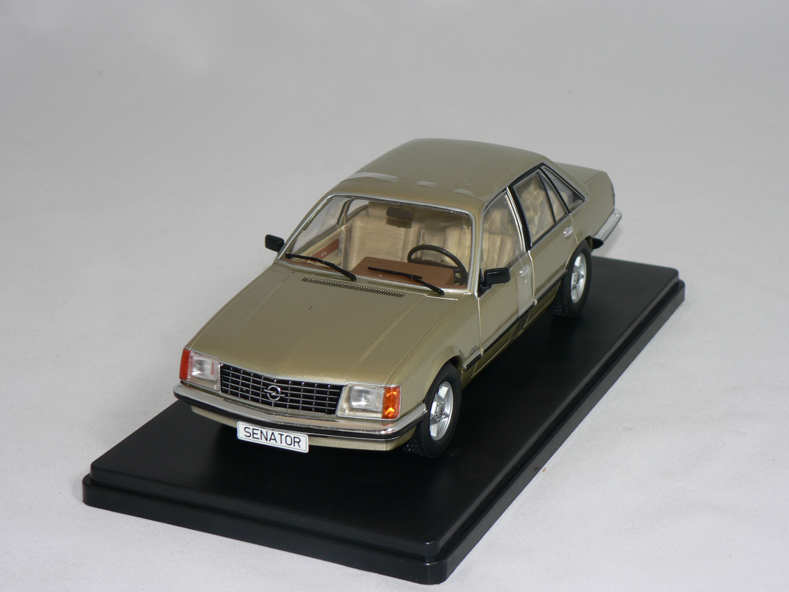 Opel Senator  1978   1:24 Whitebox