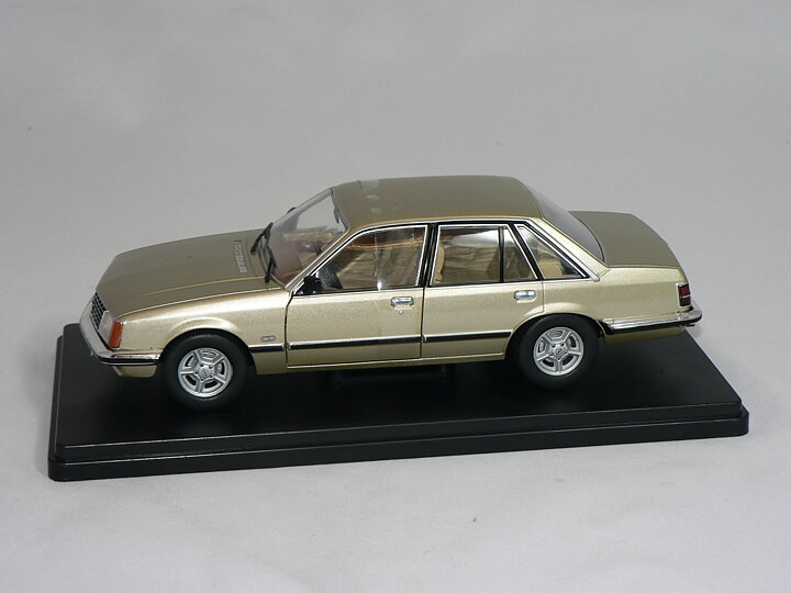 Opel Senator  1978   1:24 Whitebox