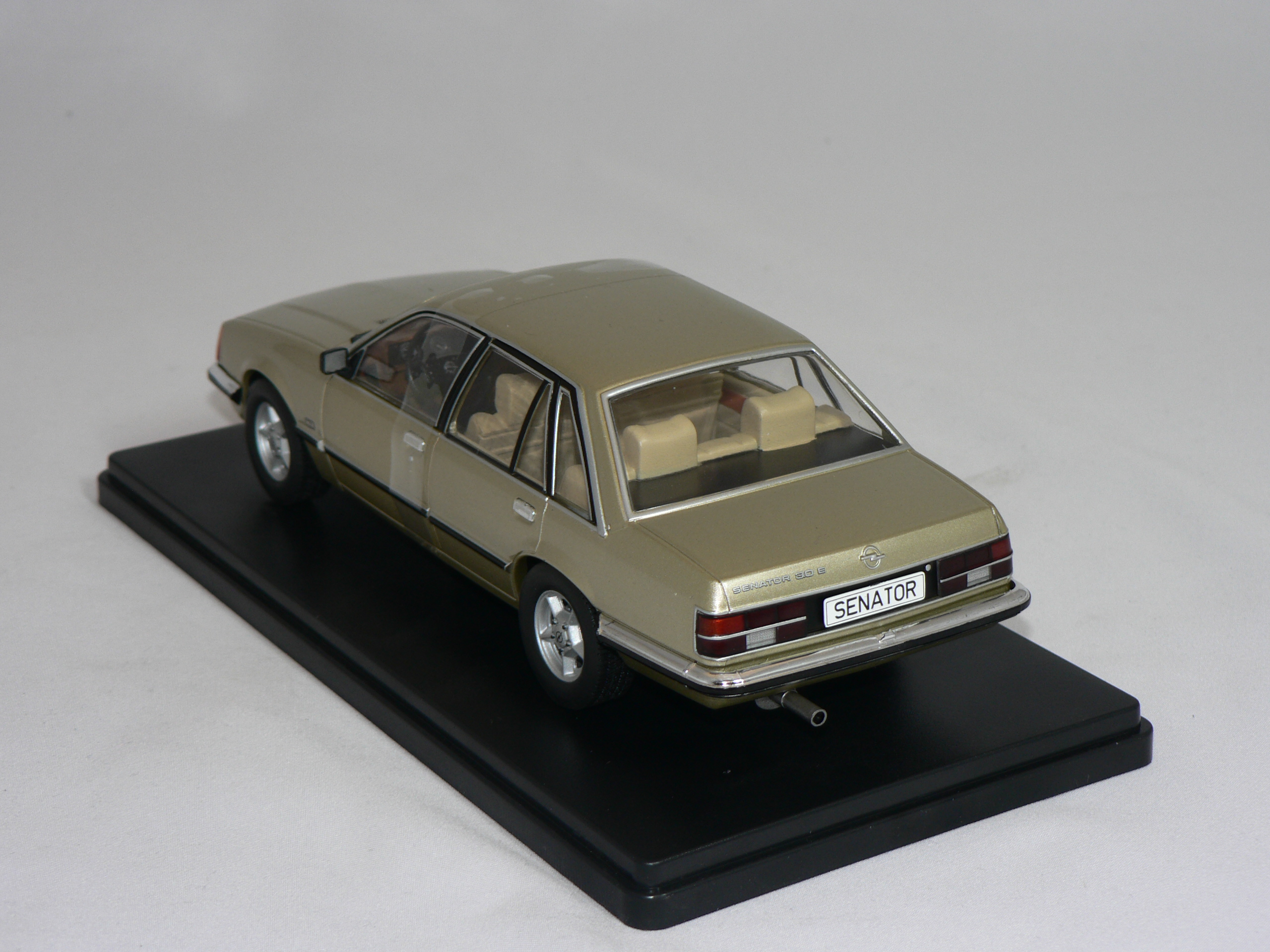 Opel Senator  1978   1:24 Whitebox - 2