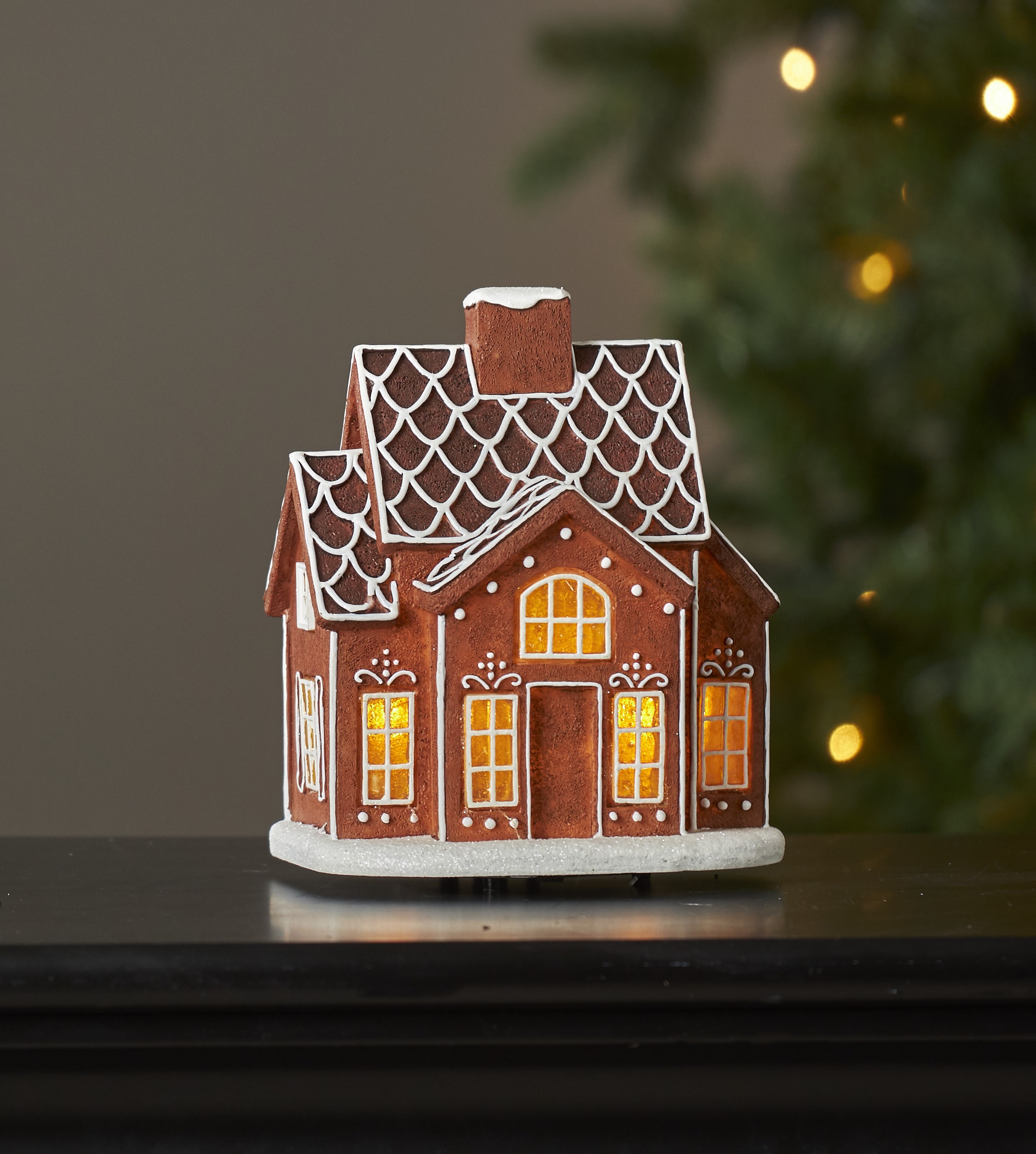 Pepparkakshus med belysning 16 cm - batteri