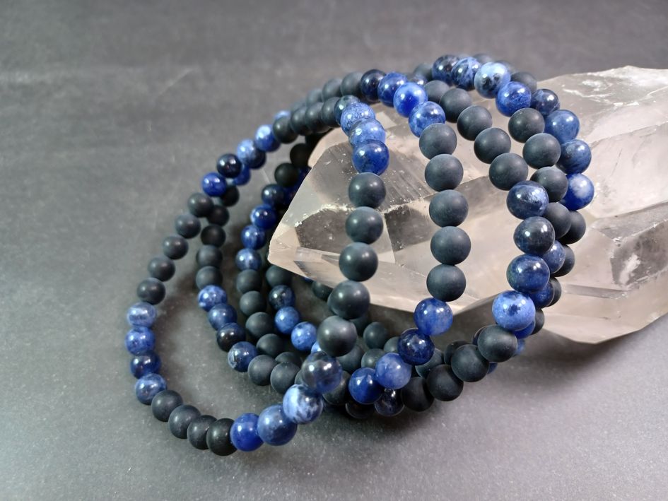 Armband i Borstad Onyx och Sodalit - 6mm