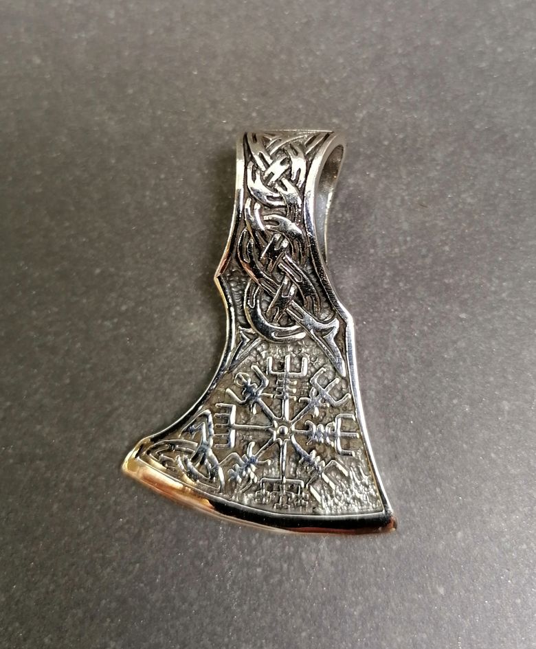 Silver Yxa med Vägvisare 