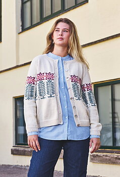 Kofta med blommor - Berta 890208