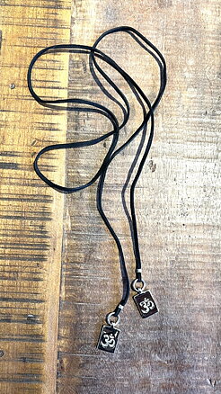 AUM string black